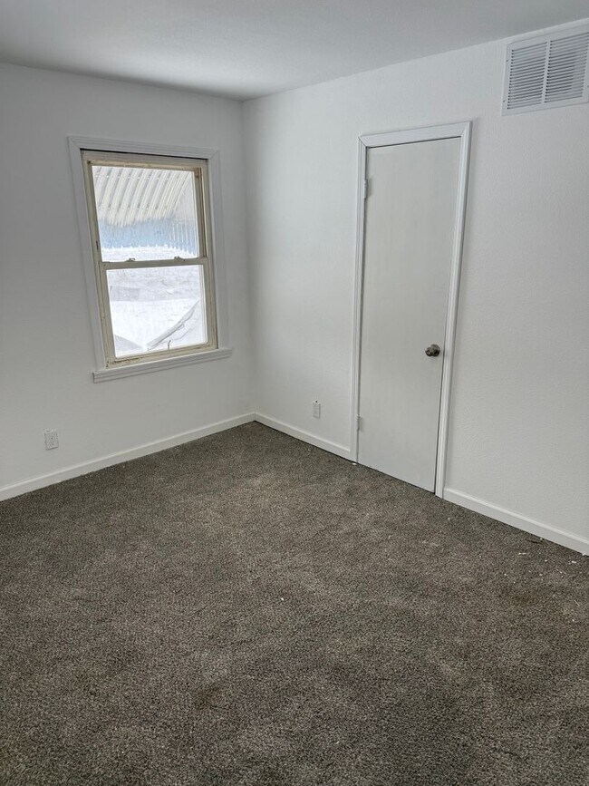 Building Photo - 805 N Atchison St