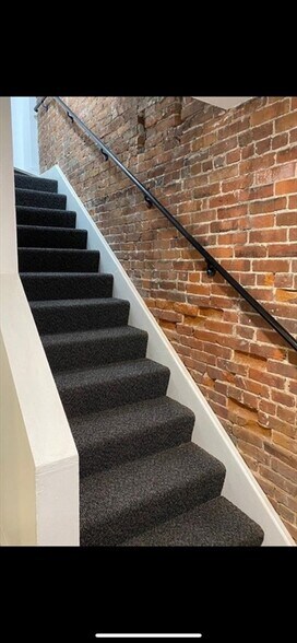 Building Photo - 26 Parker St