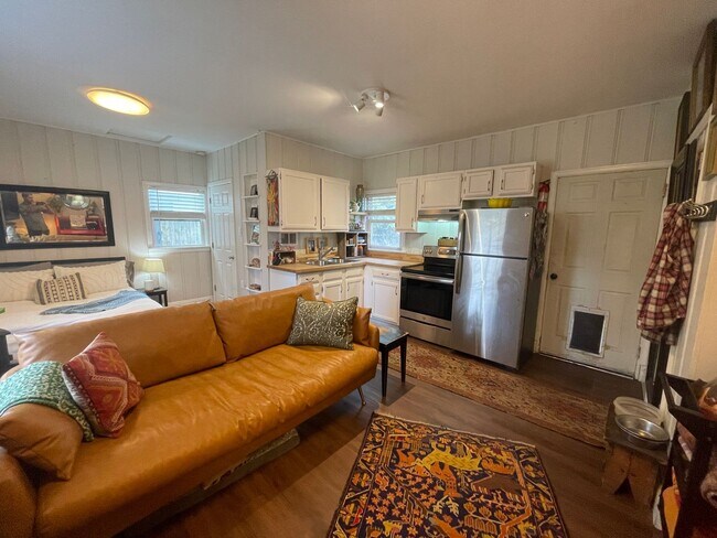 Building Photo - 4655 Pierce St