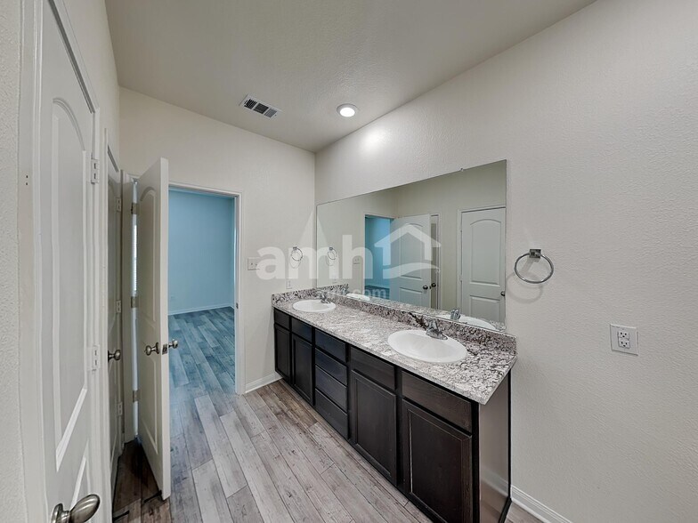 Building Photo - 1126 Treeta Trail