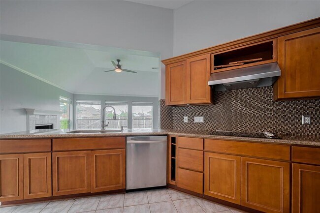 Building Photo - 311 N Esplanade Ln