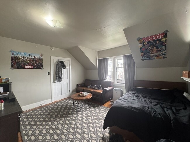 Building Photo - 6 bed/2 bath on Probasco St., Mins. from UC for Only $700/pp ($4200/mo)!