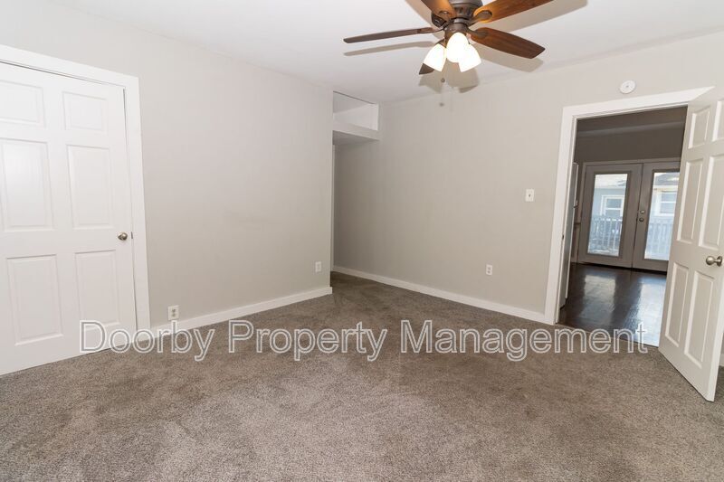 Building Photo - 3498 Crompton St