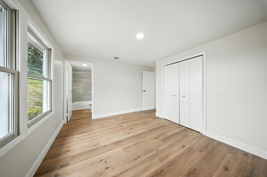 Building Photo - 155 Montgomery St