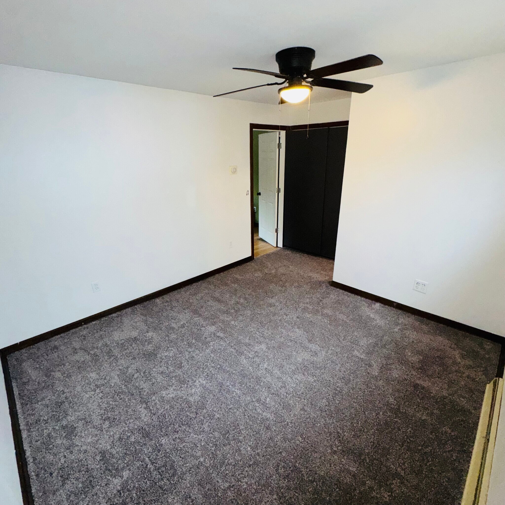 Primary bedroom - 412 Pearl Lake Rd