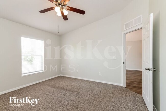 Building Photo - 5521 Sycamore Canyon Dr