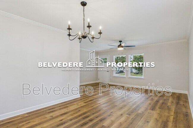 Building Photo - 2322 Fernwood Dr