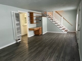 Building Photo - 605 Van Buren St