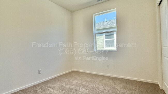Building Photo - 5102 E Norma Ave