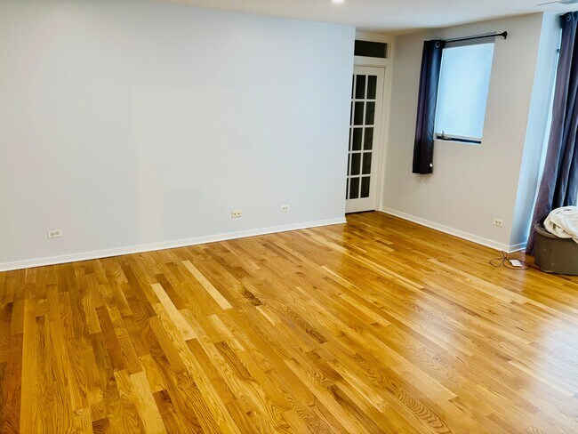 Building Photo - 222 S Racine Ave
