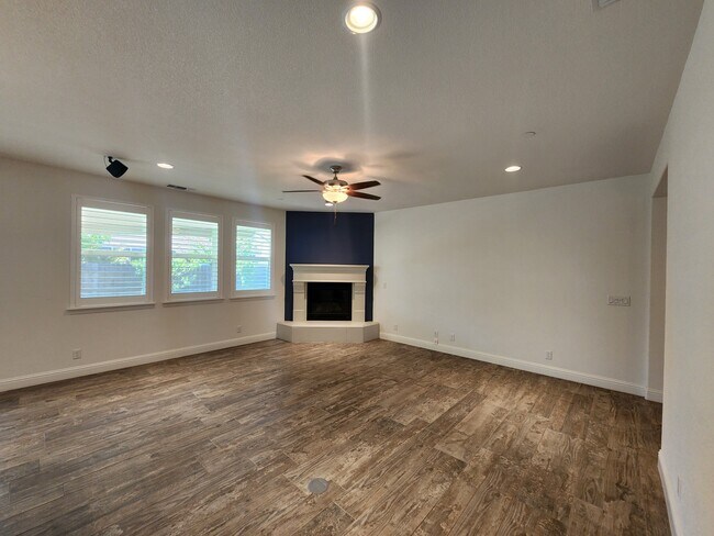 Building Photo - 1160 Brighton Way