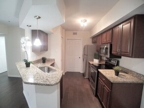 Building Photo - Stunning First Floor 2/2 Lake View  Condo ...