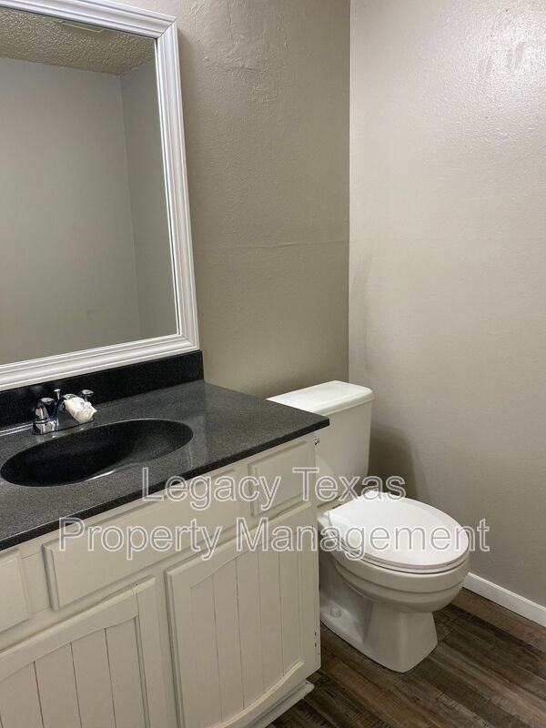 Building Photo - 1409 Courtney Pl
