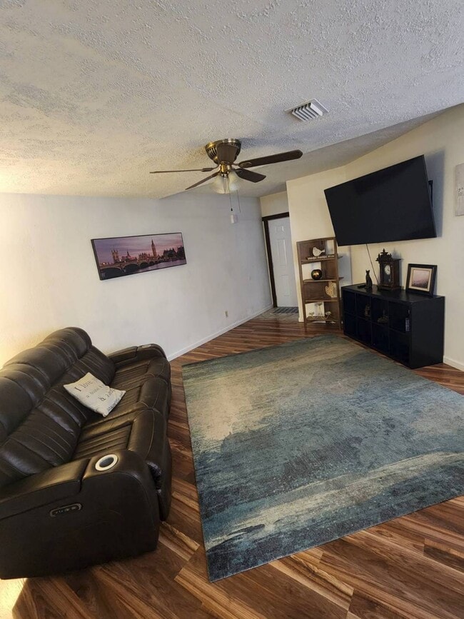 Primary Photo - 6328 N Lagoon Dr