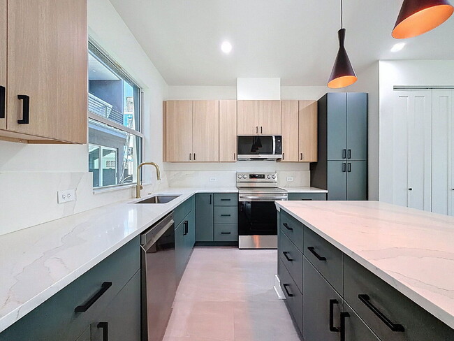 Building Photo - 334 14th St N