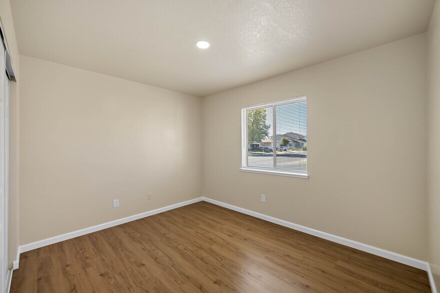 Building Photo - 1401 Prospect Way