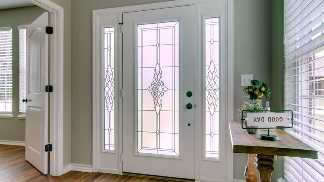 Building Photo - 4 Bedroom PG Townhome for Rent!