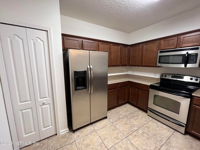 Building Photo - 4908 Key Lime Dr