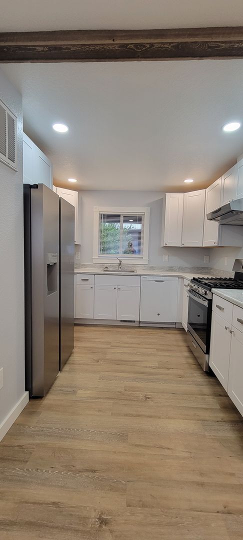 Building Photo - 414 N Madison St