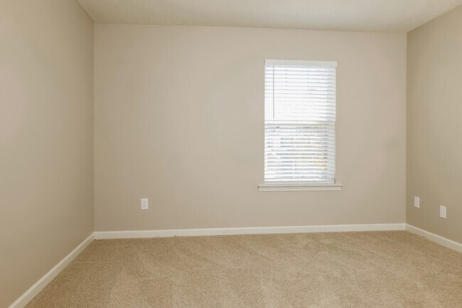 Building Photo - Spacious 4-Bedroom Hendersonville Home