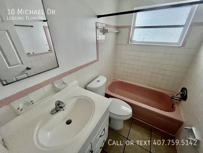 Building Photo - Updated 2 bedroom in beautiful Beverly Hil...