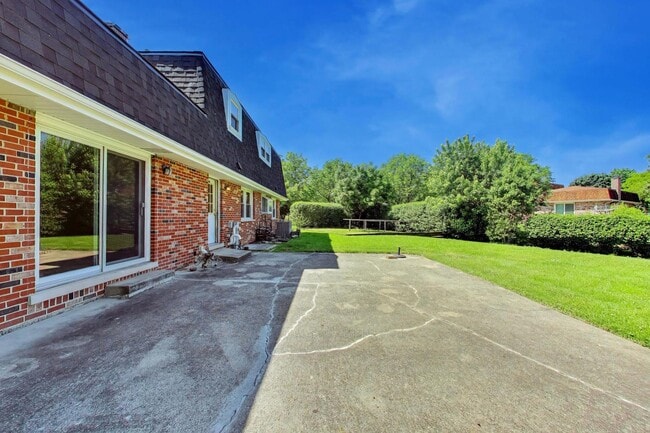 Building Photo - 1526 Carrol Ct