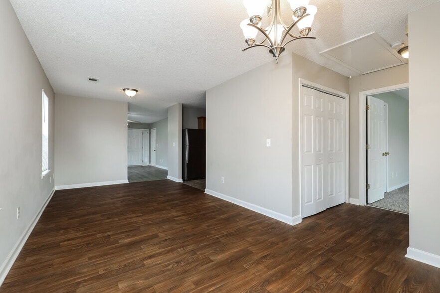 Building Photo - 1921 Boatswain Dr