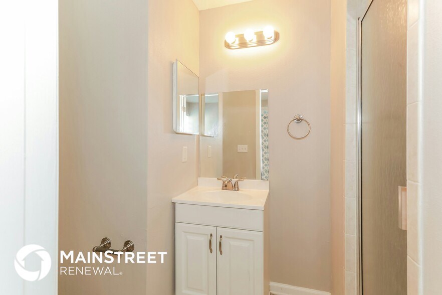 Building Photo - 7453 Amandas Crossing Dr N