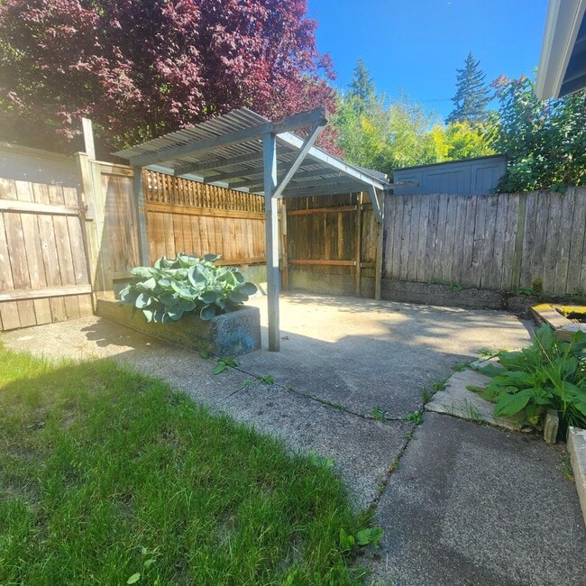 Building Photo - 112 Arvon Ave
