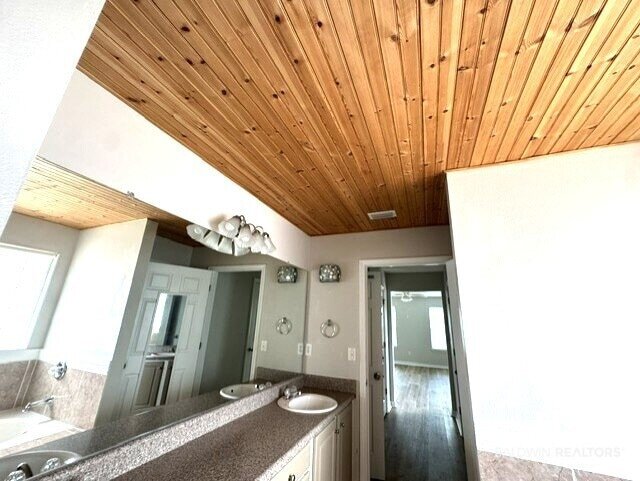 Building Photo - 9964 Hollowbrook Ave