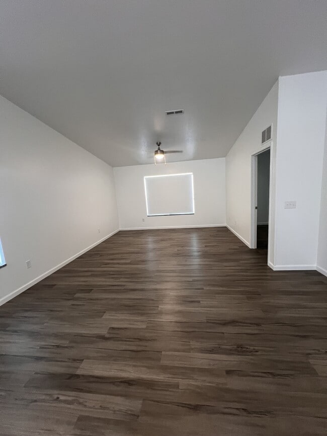 Building Photo - 209 Millersburg St