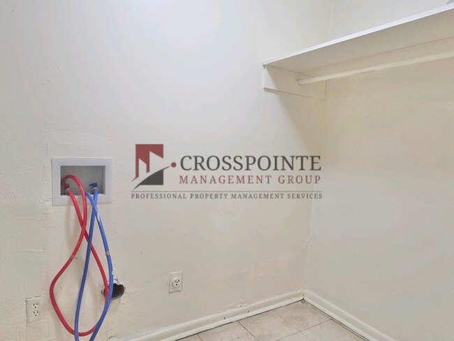 Building Photo - Tour Today! Cozy 3 Bedroom Unit!