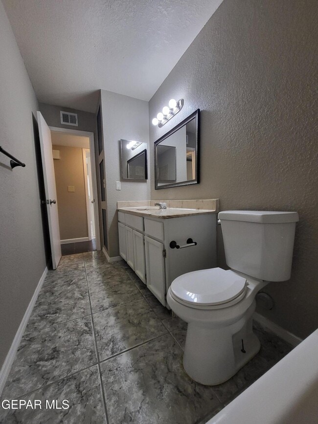 Building Photo - 1802 Frank Sinatra Pl