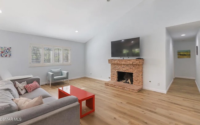 Building Photo - Single story 4 bed, 2 bath home in Newbury...