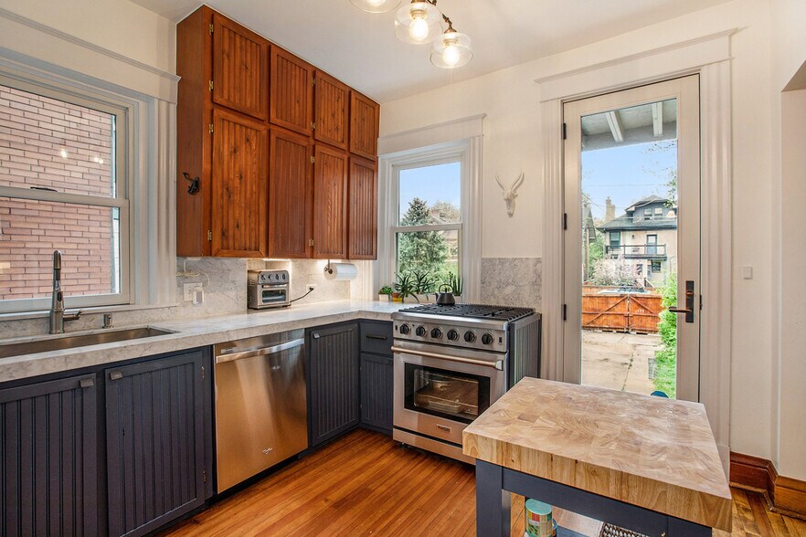 Building Photo - 1320 Fillmore St