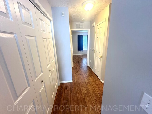 Building Photo - WALK IN LEVEL 2 BD, 1 BA CONDO WITH WOOD F...