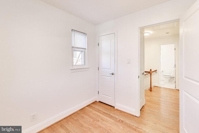 Building Photo - 3405 Carpenter St SE