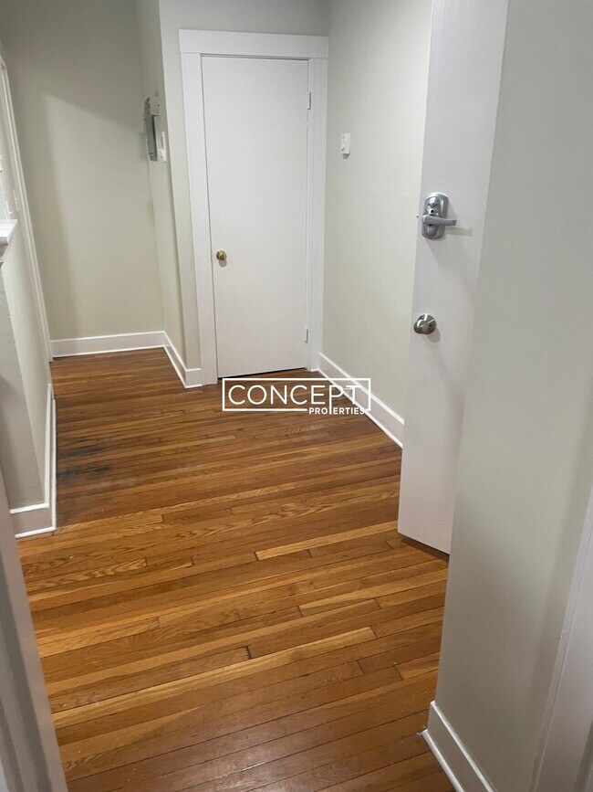 Building Photo - 402 Highland Ave