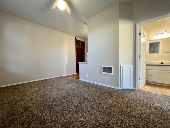 Building Photo - HAR70