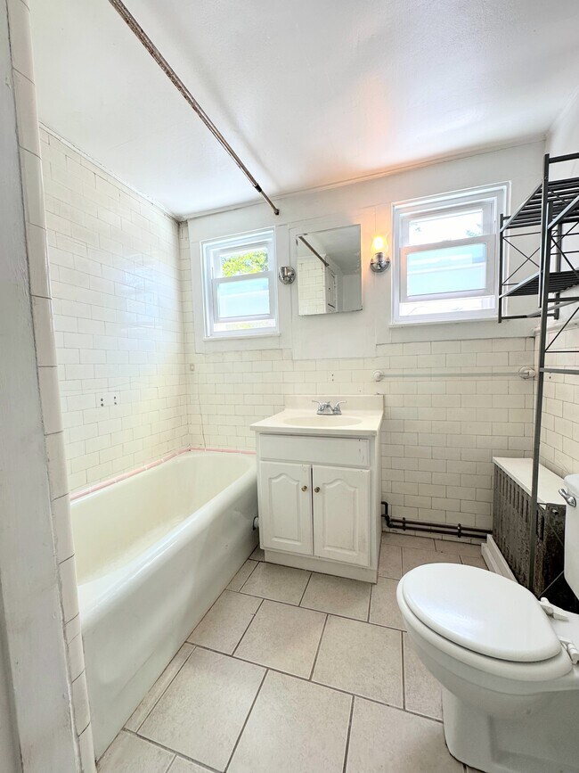 Building Photo - 833 S Trenton Ave