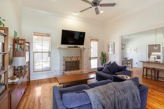 Building Photo - 119 Kempen Ln