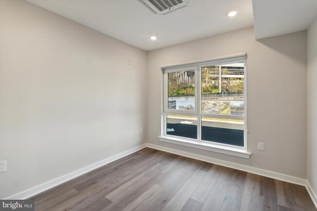 Building Photo - 3449 Scotts Ln