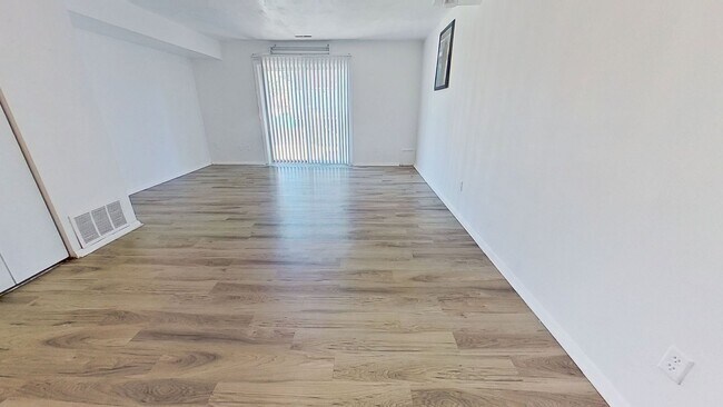 Building Photo - 2-Bedroom Townhome with Private Patio