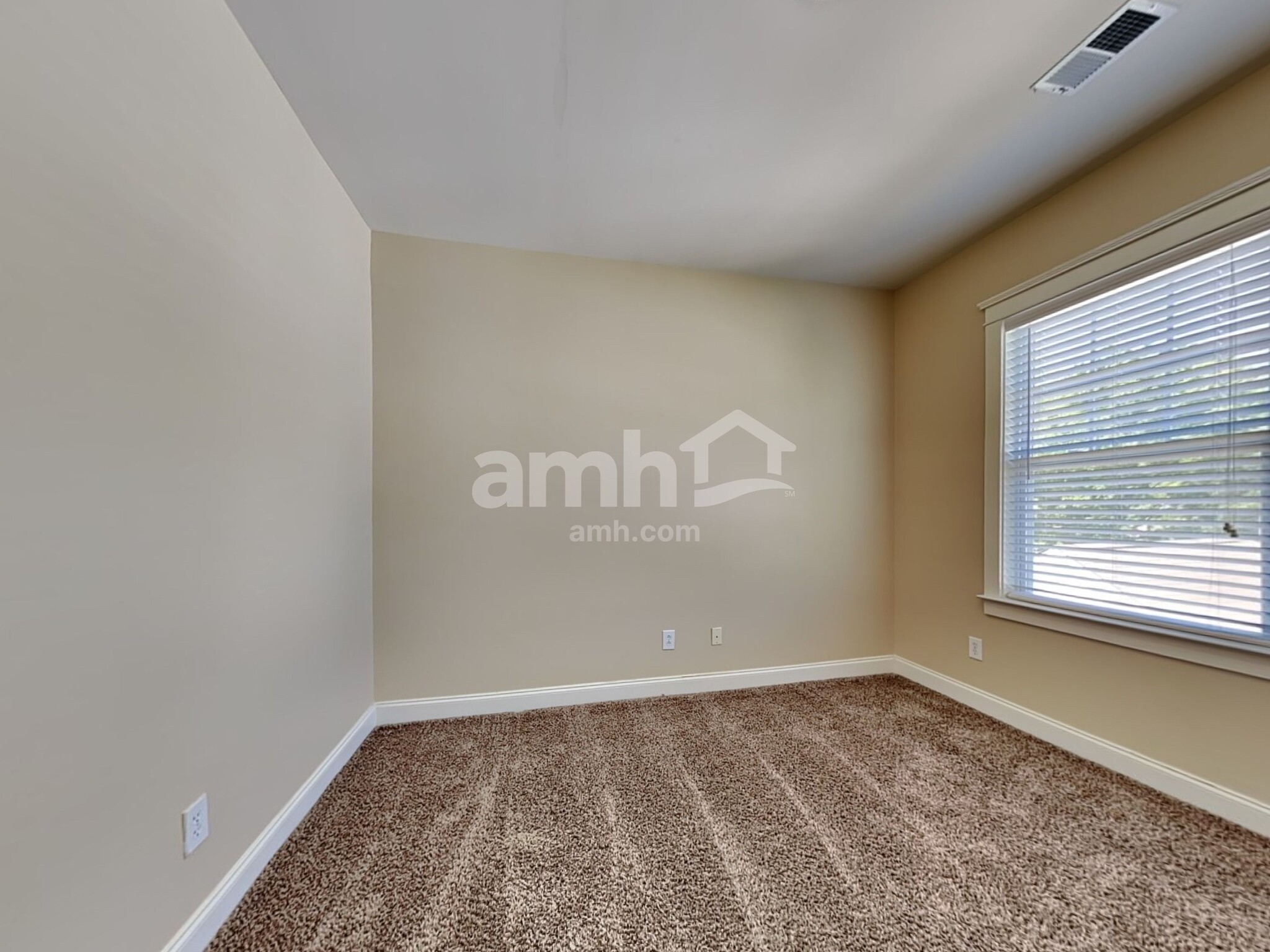 Building Photo - 408 Hydrangea St
