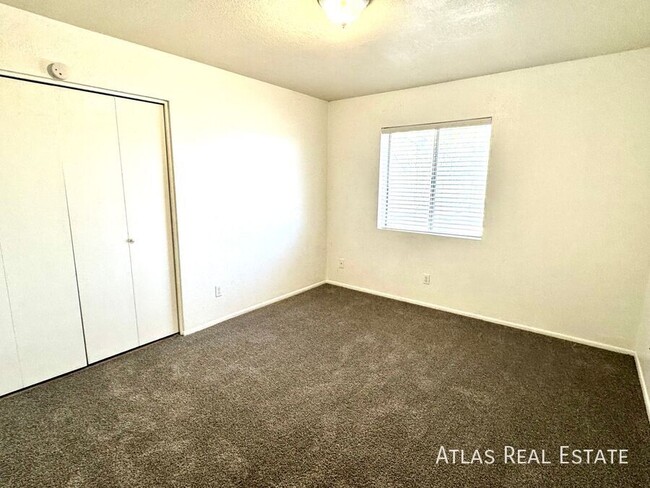 Building Photo - ***One Month Free***2 Bedroom 1 Bath close...