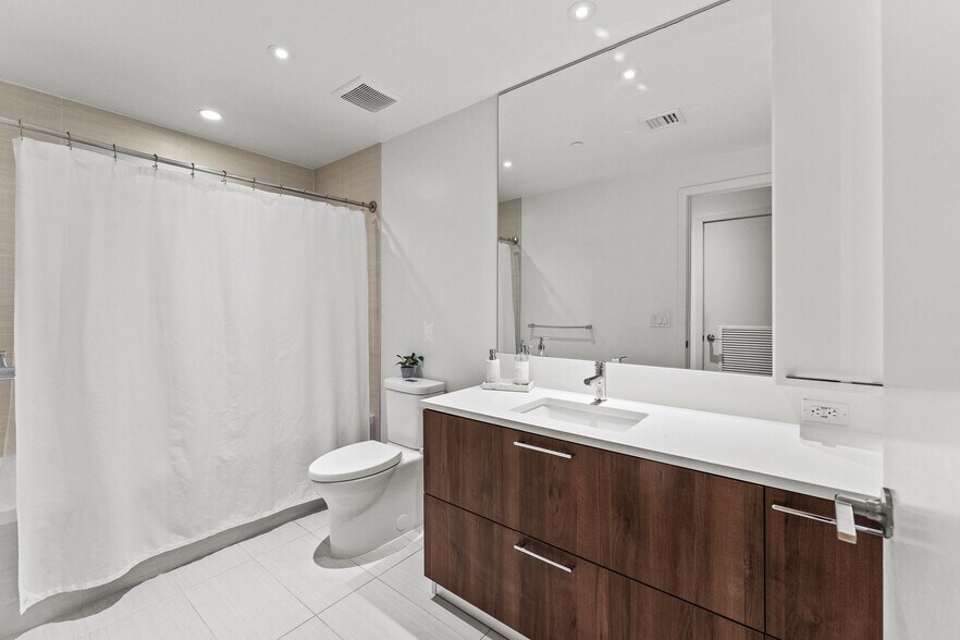 2nd Bath - 1650 Silver Hill Dr