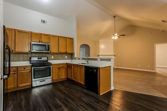 Building Photo - 2839 Stonewall Ln SW