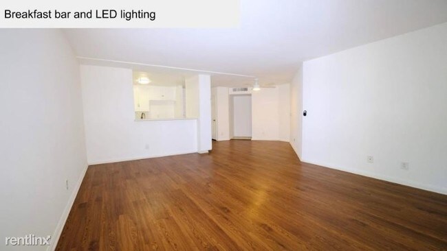 Building Photo - 10721 Moorpark St