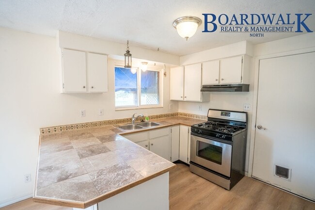 Building Photo - Updated 4 Bedroom Home in Beautiful Eden!