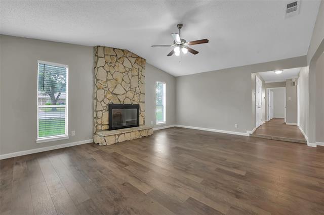 Building Photo - 1901 Vail Dr